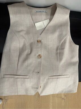 Abercrombie & Fitch Light Cream/ Tan Women’s Tailored Vest Small☺️💛